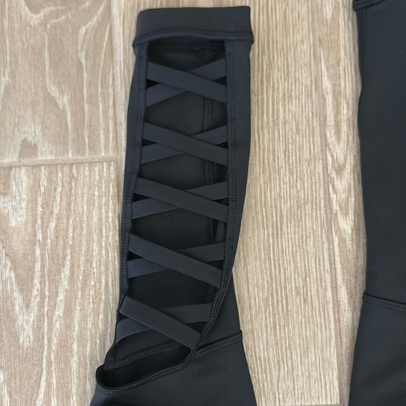 CALIA Leggings with Side Cutouts - Picture 3 of 7